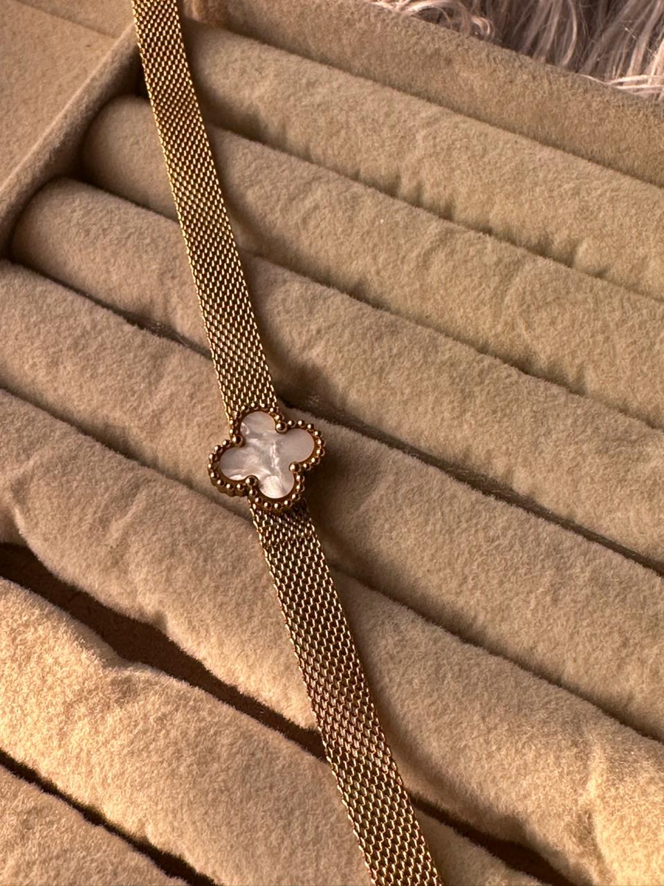 White-Golden clover bracelet