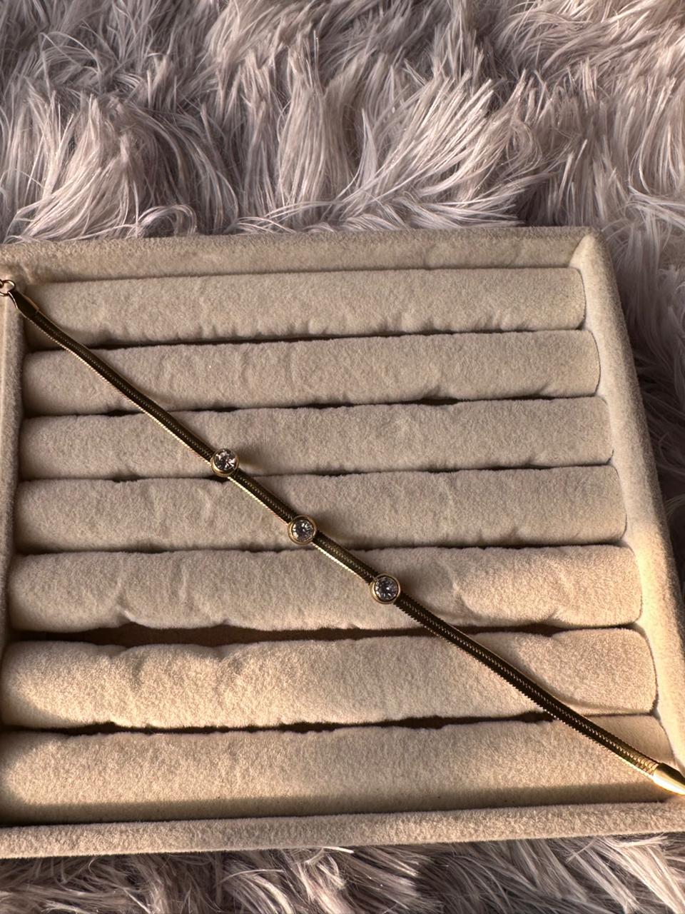 White bead stainless bracelet