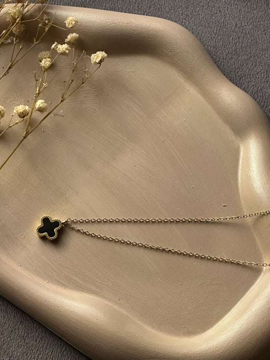 Clover pendent